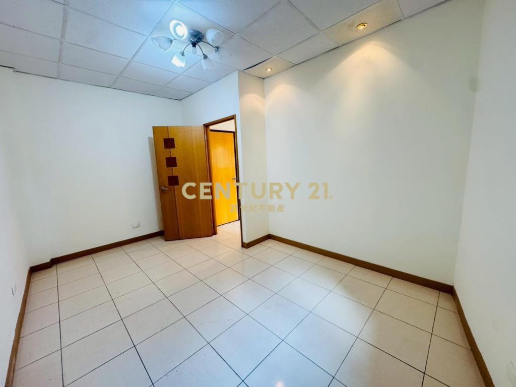 稀有桃園火車站邊間透天