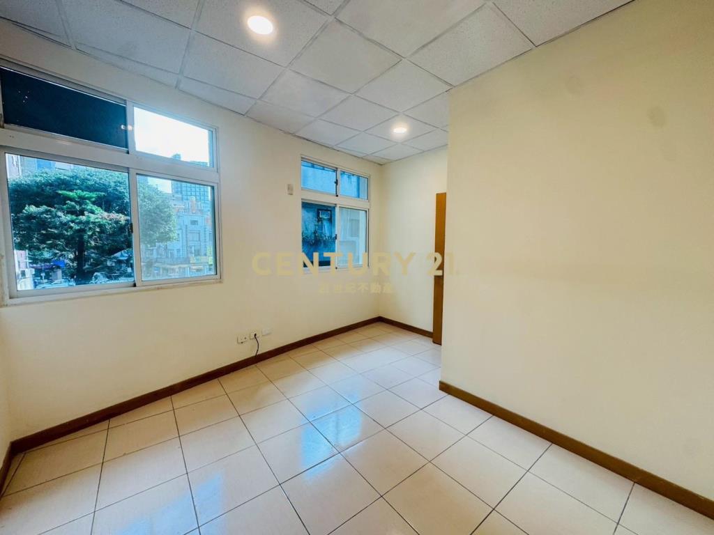 稀有桃園火車站邊間透天