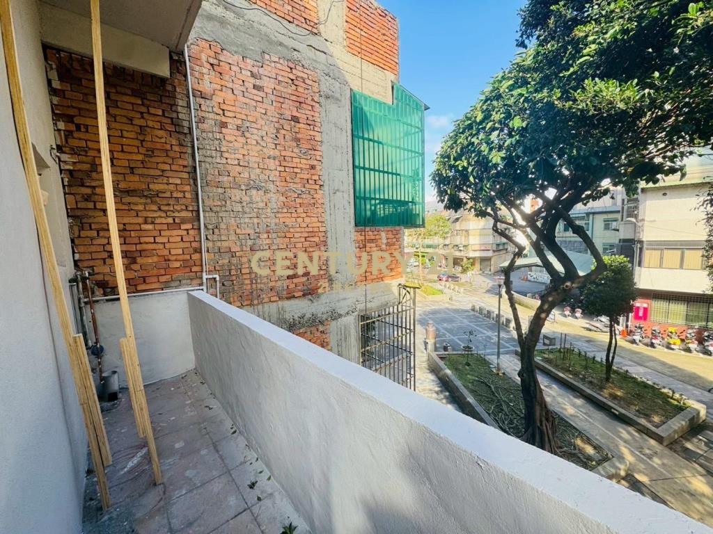 稀有桃園火車站邊間透天