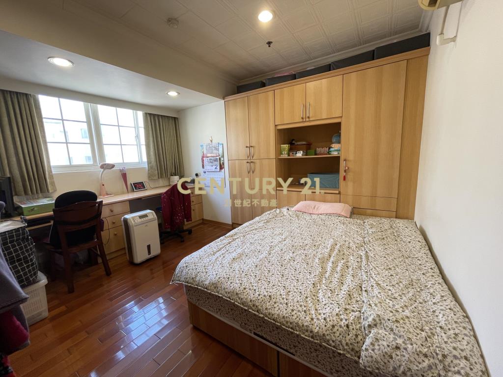 sogo海華商圈捷運A21精美四房車