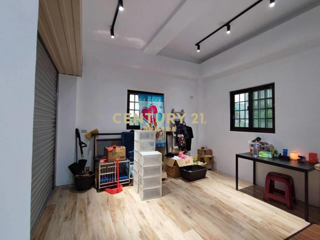 新屋大坡國小資材室