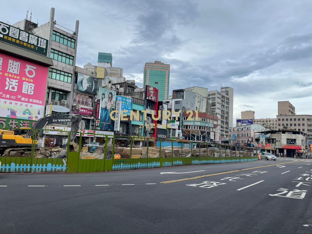 專任-中正路燙金第一排車站帝王店面