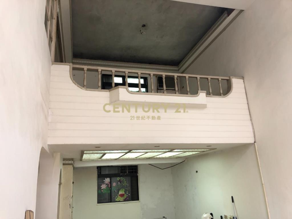 武陵高中旁面寬六米七活巷面寬透天~有車庫