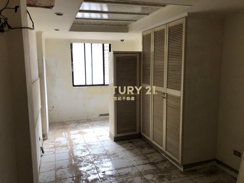 武陵高中旁面寬六米七活巷面寬透天~有車庫