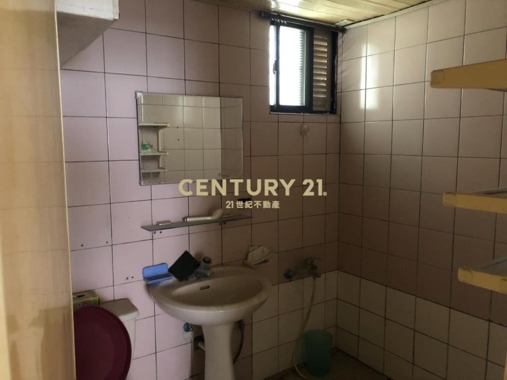 武陵高中旁面寬六米七活巷面寬透天~有車庫