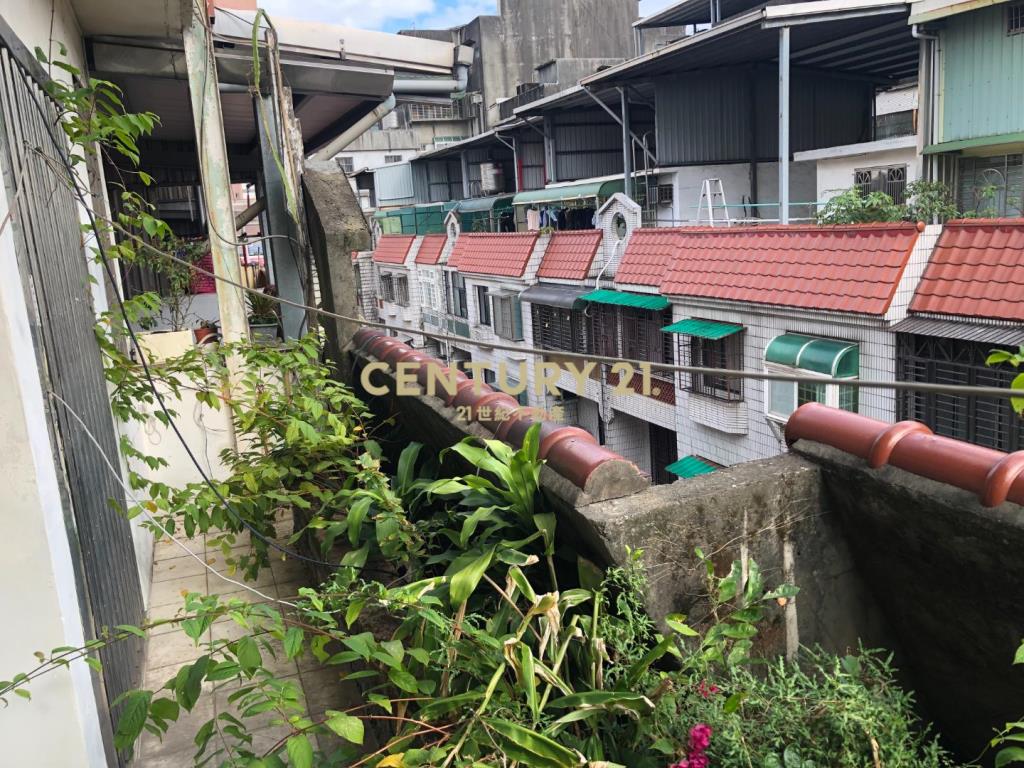 武陵高中旁面寬六米七活巷面寬透天~有車庫