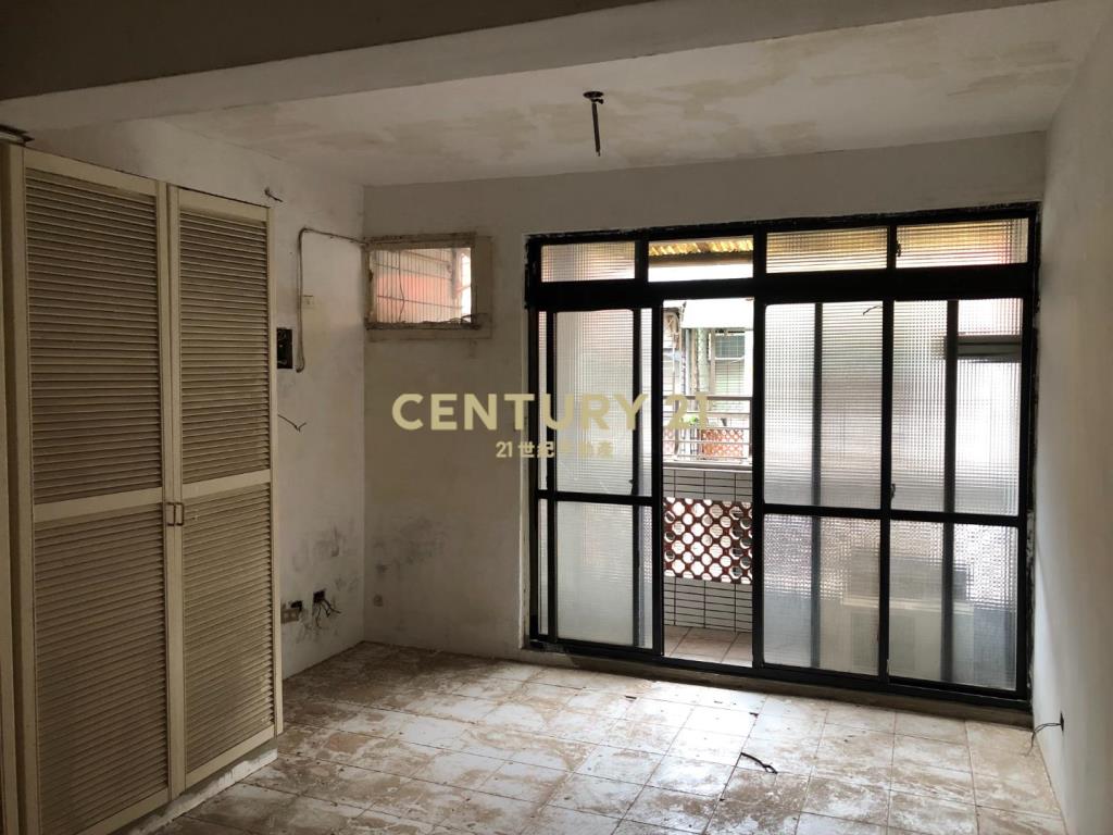 武陵高中旁面寬六米七活巷面寬透天~有車庫