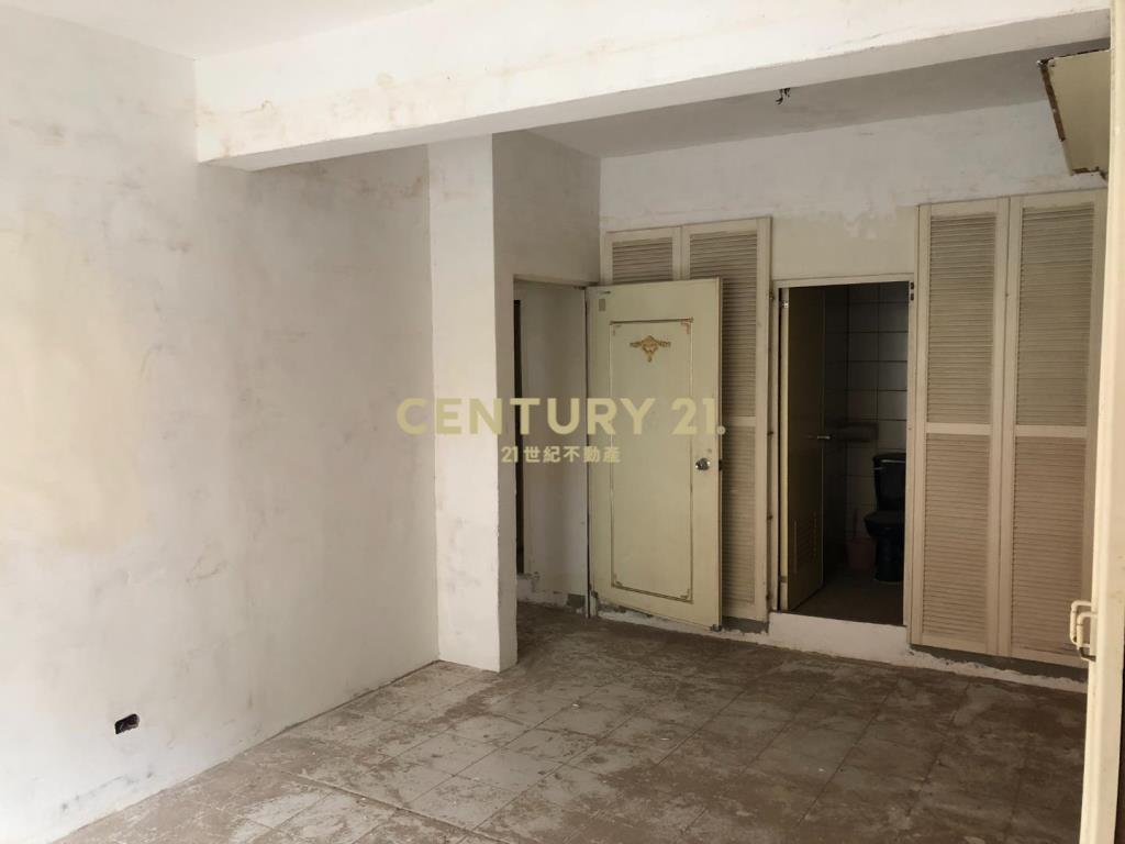 武陵高中旁面寬六米七活巷面寬透天~有車庫