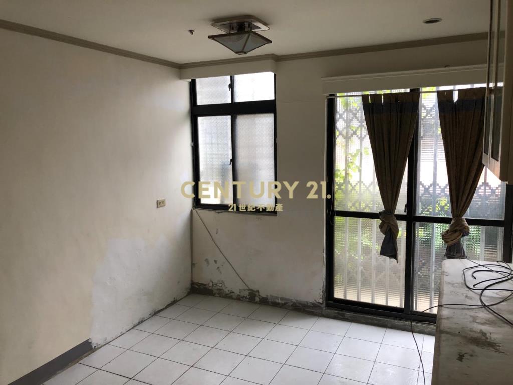 武陵高中旁面寬六米七活巷面寬透天~有車庫