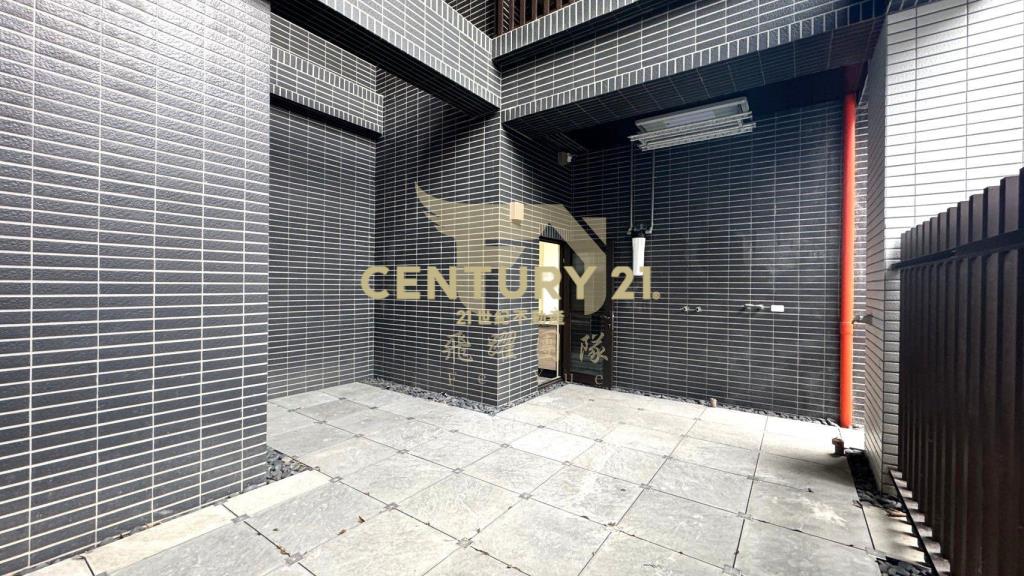 【專任】近青埔A19一樓大露臺雙車位