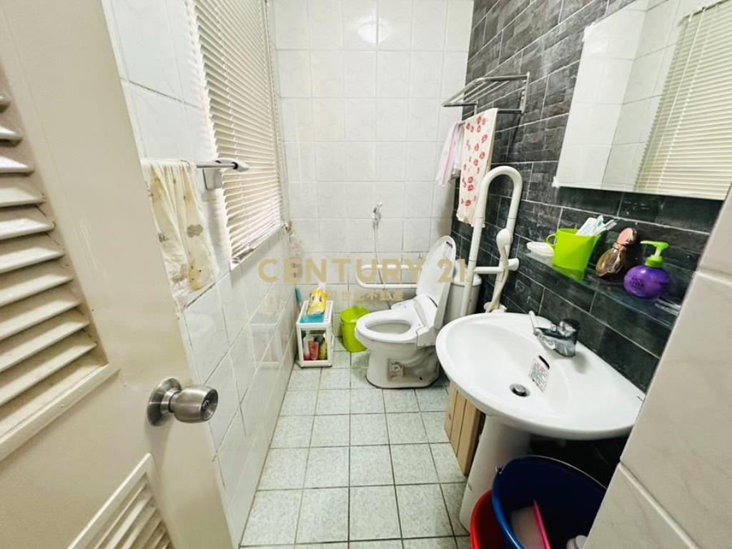 陽光山林雙拼庭院5房3車別墅