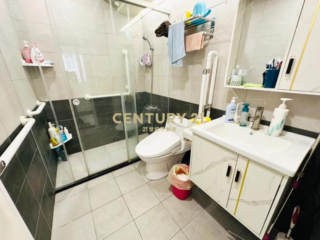 陽光山林雙拼庭院5房3車別墅