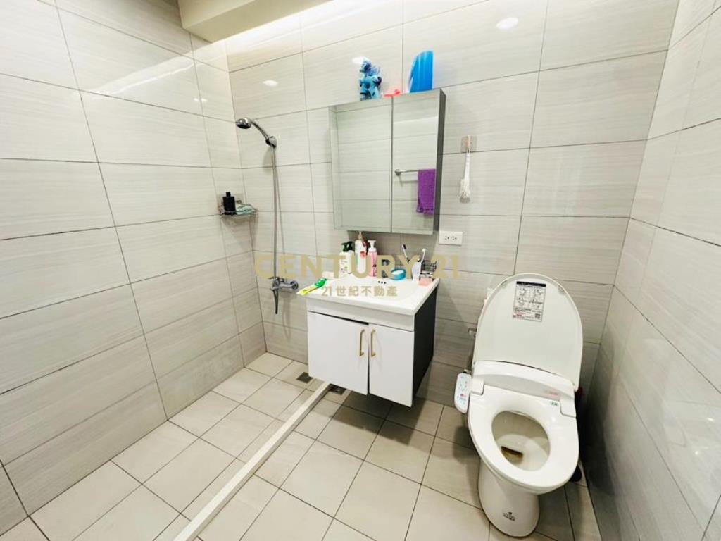 陽光山林雙拼庭院5房3車別墅