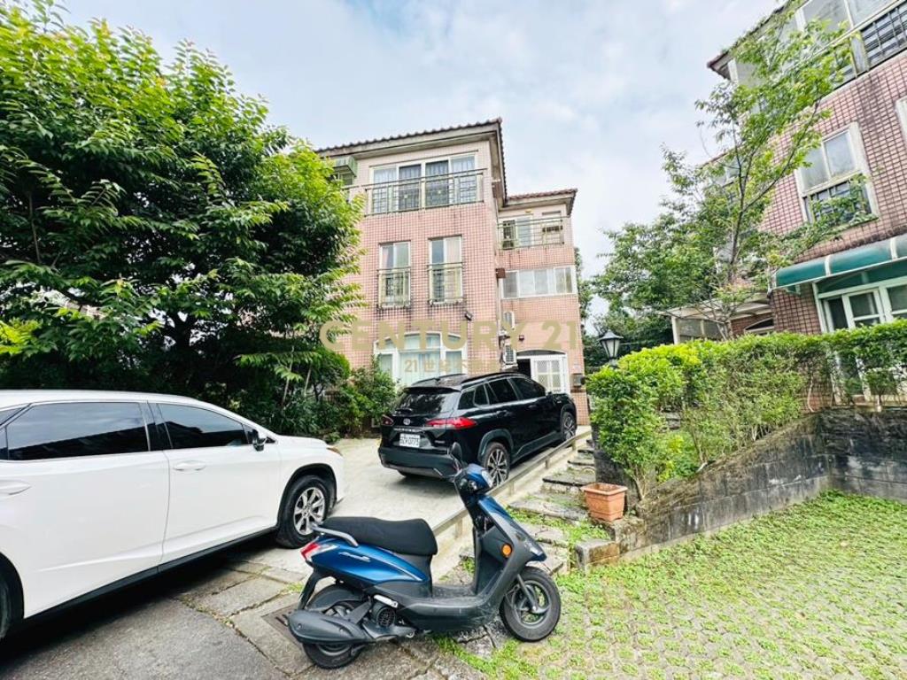 陽光山林雙拼庭院5房3車別墅