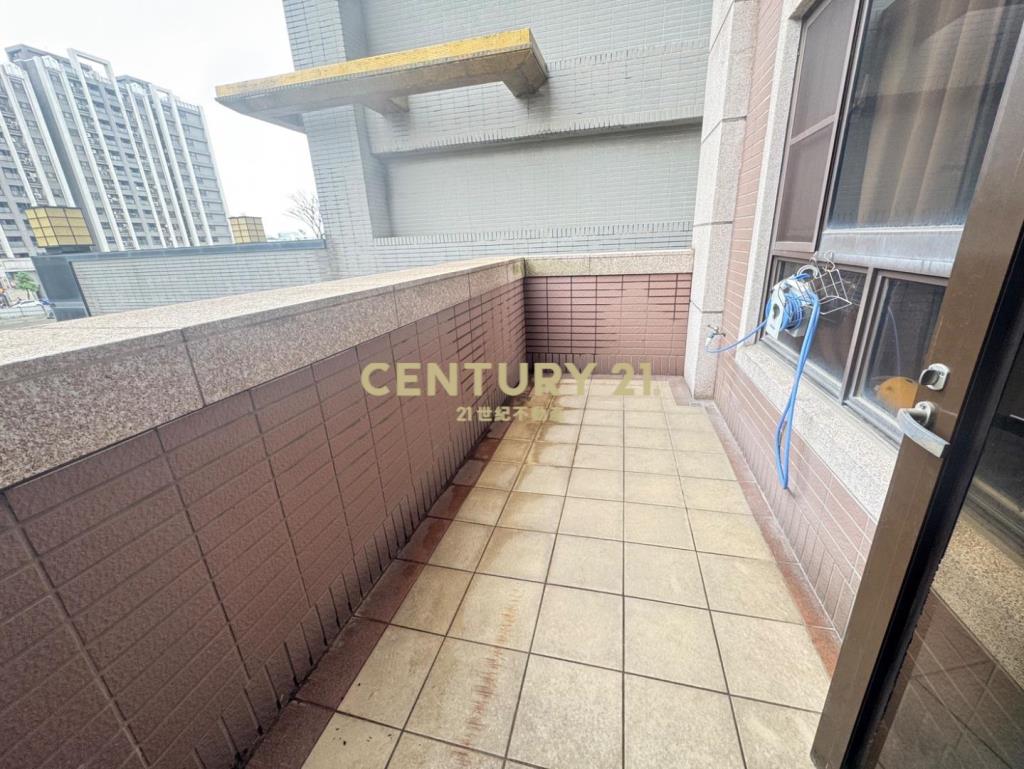 過嶺高誠森仰景觀三房車