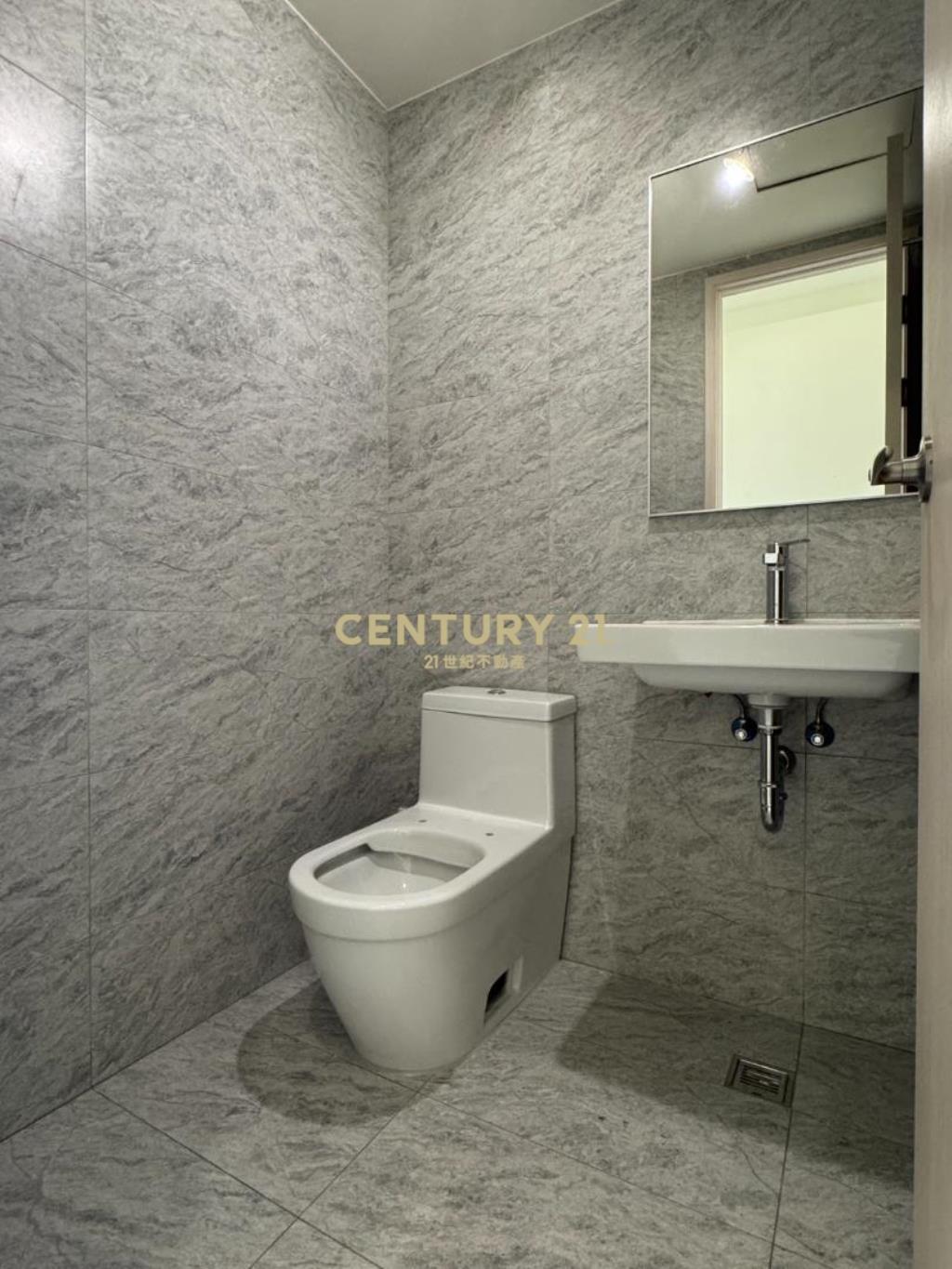 A18青埔站前廣場1房1廳車位