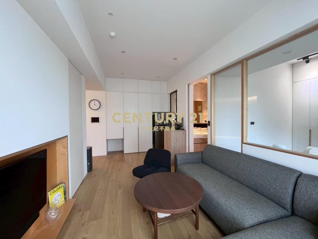 林口世界市質感二房車