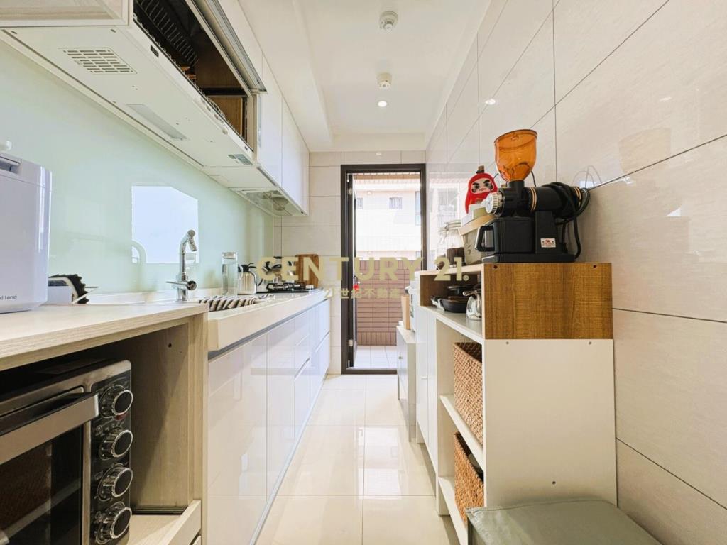 林口世界市質感二房車