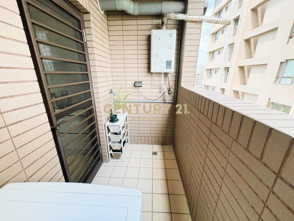 林口世界市質感二房車