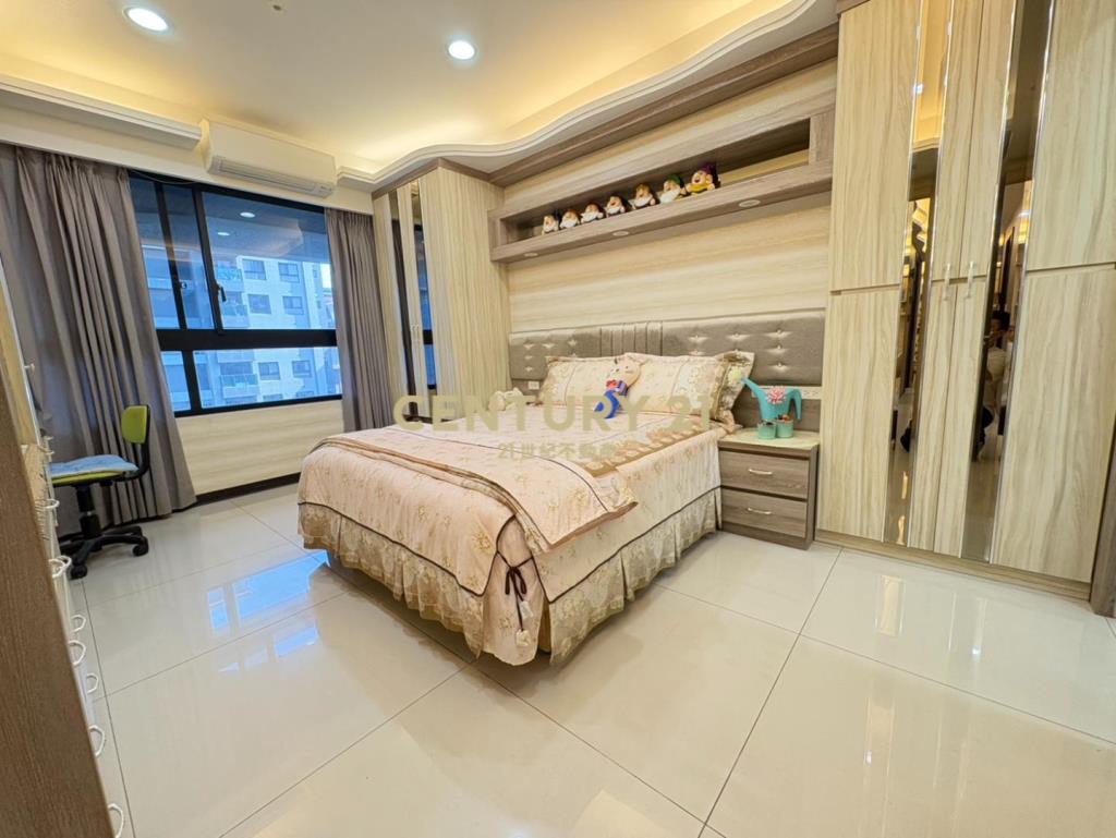 青埔A18聯上世界美裝潢四房雙車