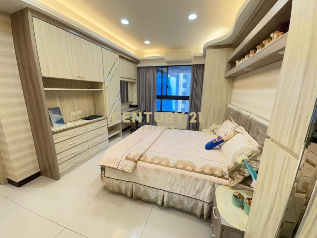 青埔A18聯上世界美裝潢四房雙車