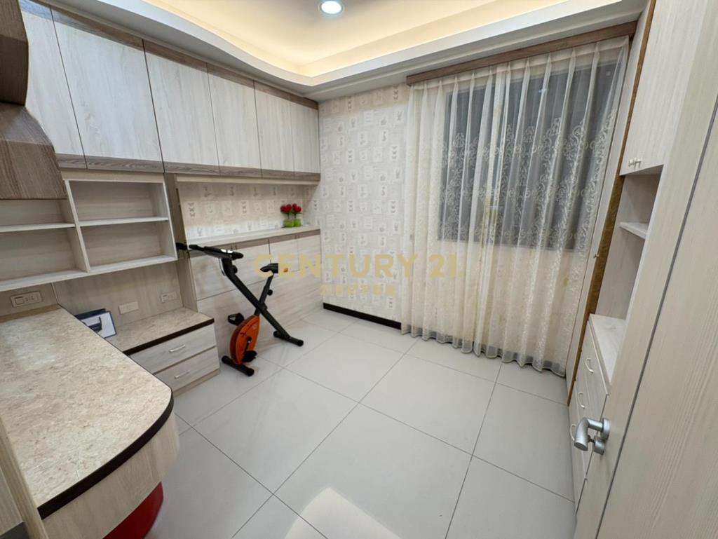 青埔A18聯上世界美裝潢四房雙車