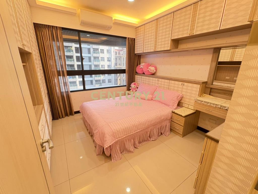 青埔A18聯上世界美裝潢四房雙車