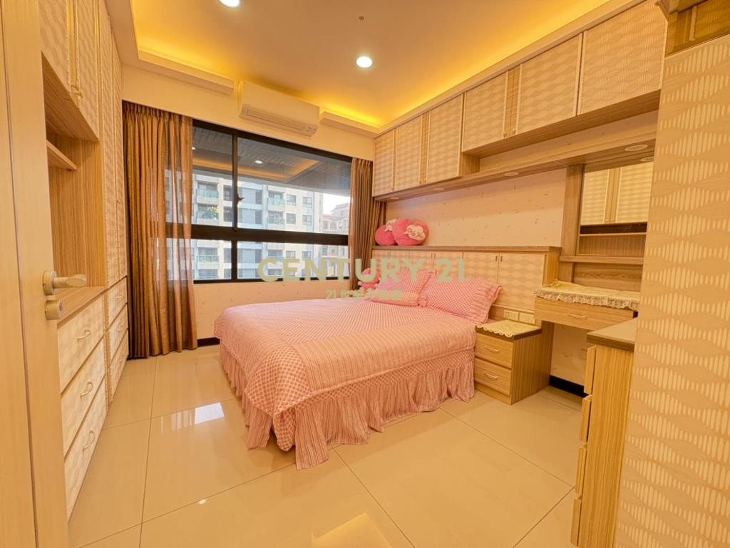 青埔A18聯上世界美裝潢四房雙車