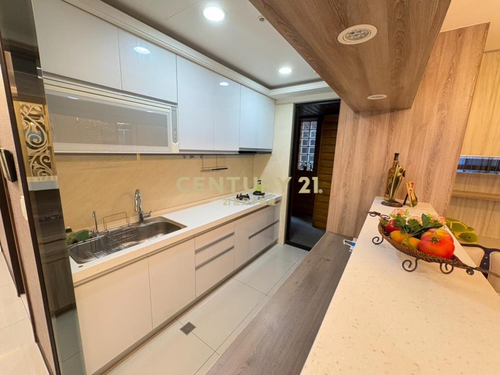 青埔A18聯上世界美裝潢四房雙車