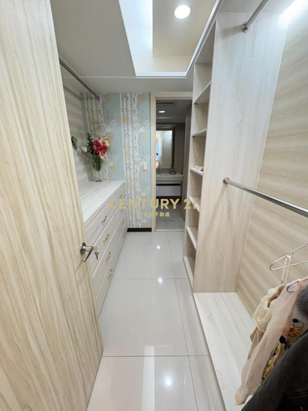 青埔A18聯上世界美裝潢四房雙車