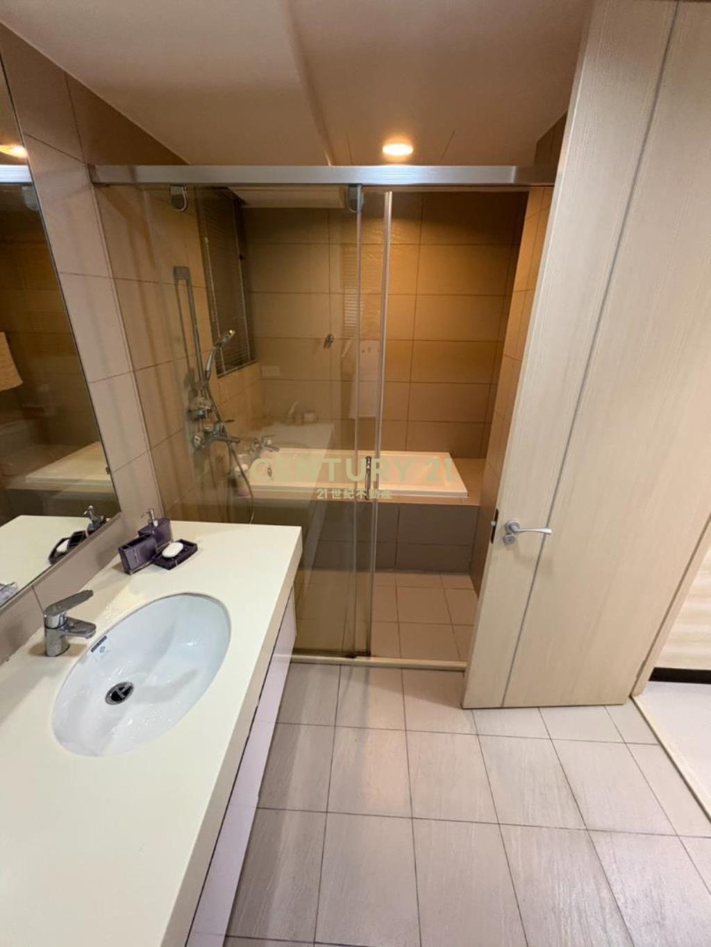 青埔A18聯上世界美裝潢四房雙車