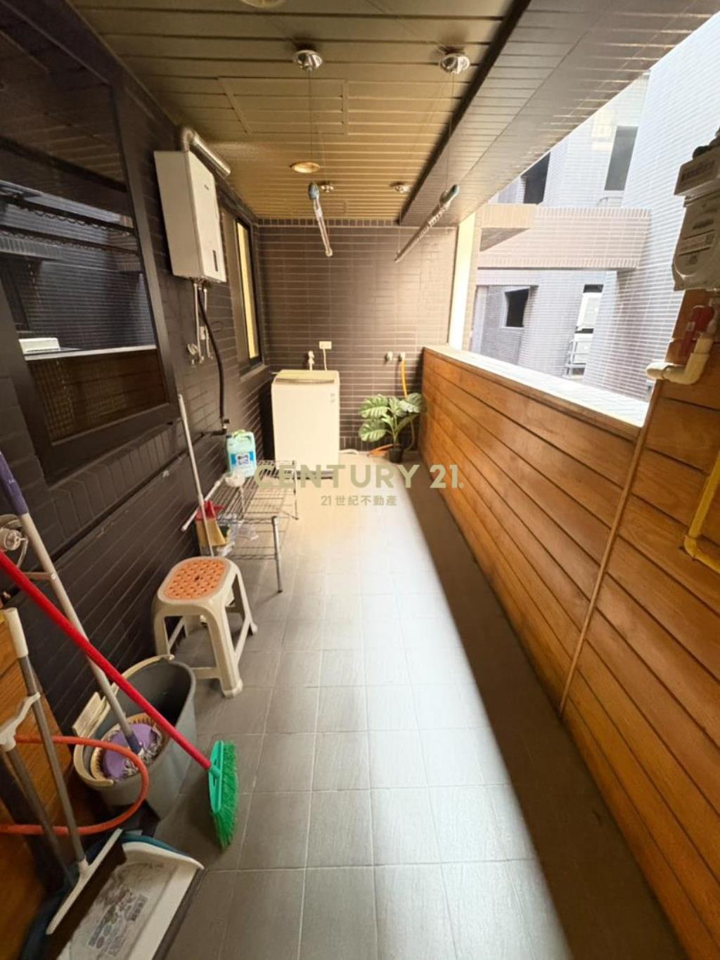 青埔A18聯上世界美裝潢四房雙車