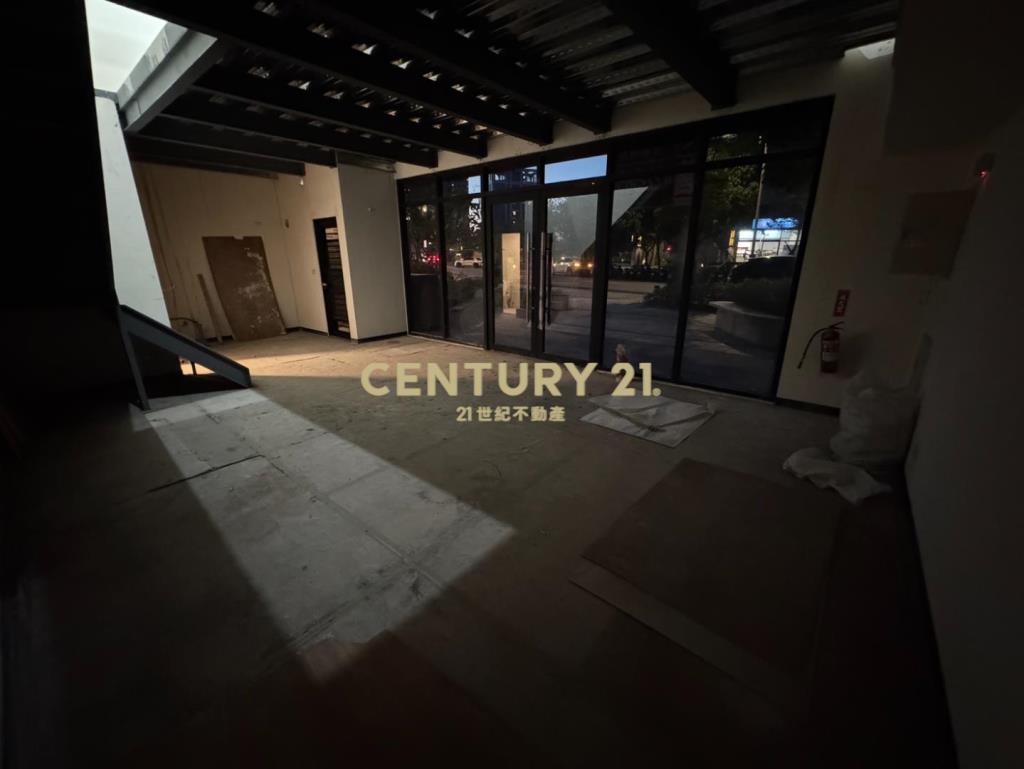 青埔機捷A18全新七米大面寬樓店+車位