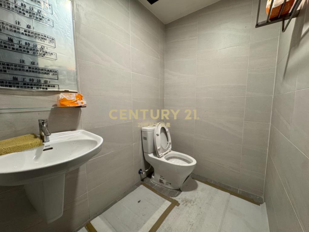 青埔機捷A18全新七米大面寬樓店+車位