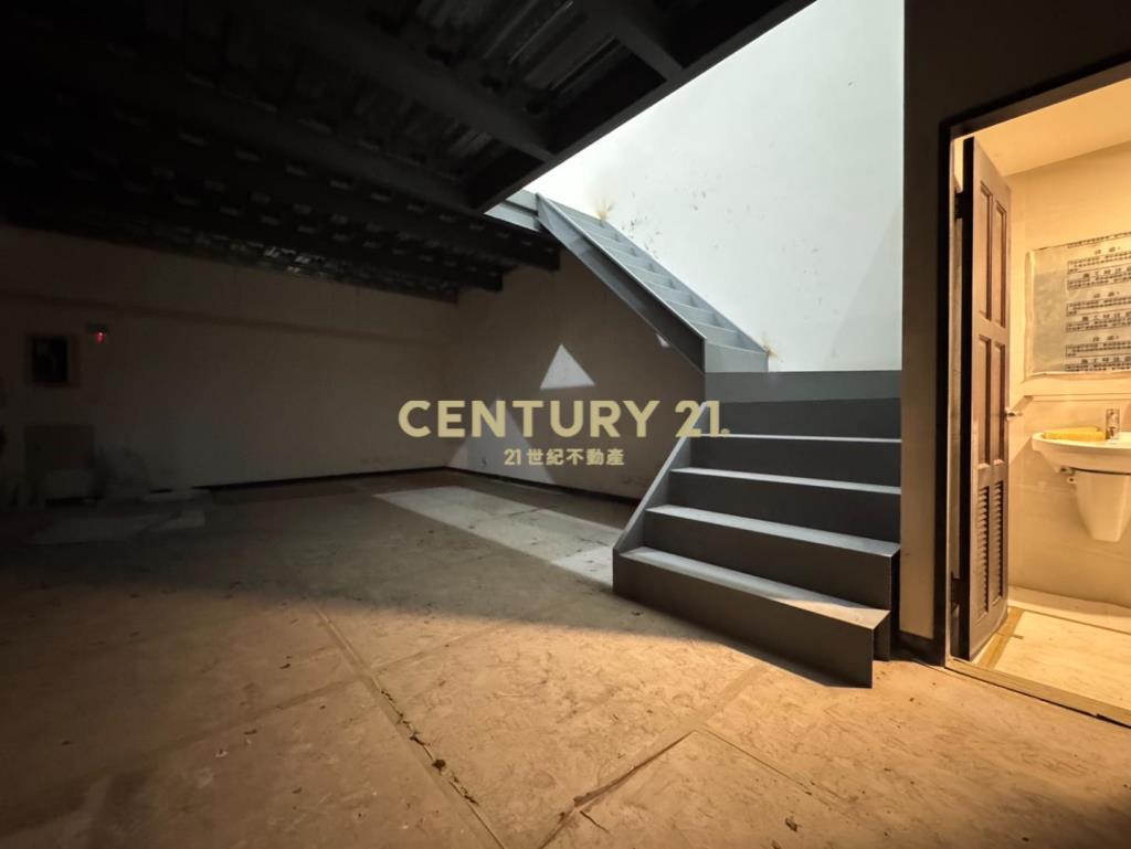 青埔機捷A18全新七米大面寬樓店+車位