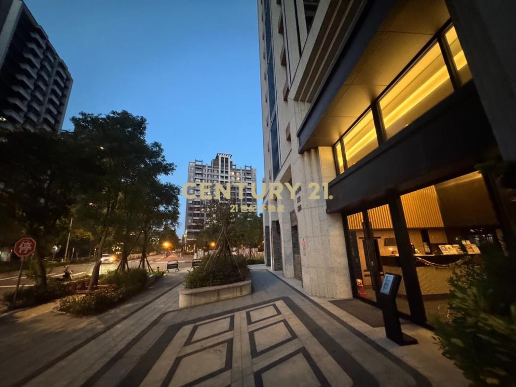 青埔機捷A18全新七米大面寬樓店+車位