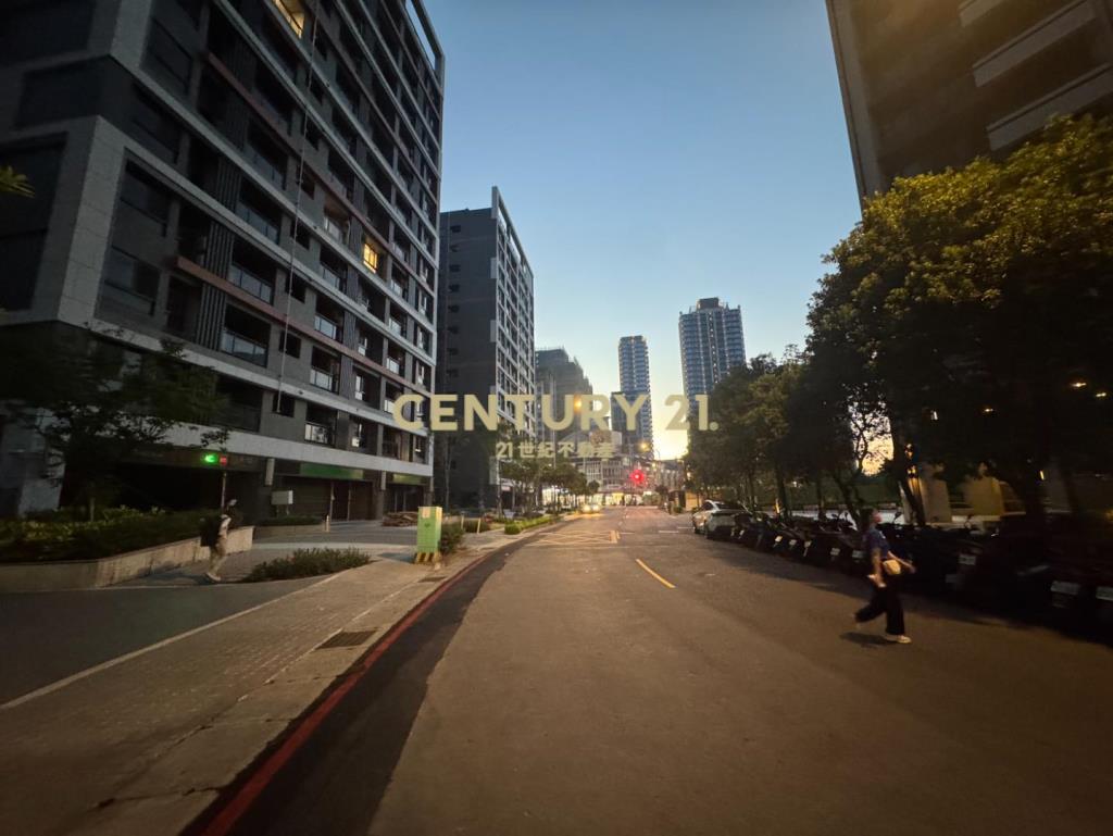 青埔機捷A18全新七米大面寬樓店+車位