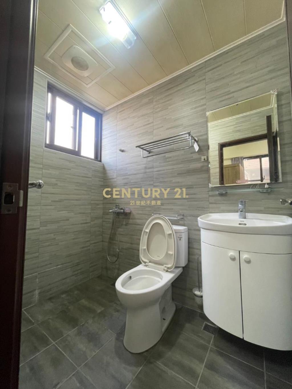 【獨家】苗栗後龍學區三房車