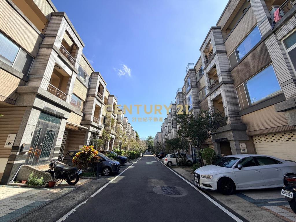 楊梅體育園區前院停車別墅