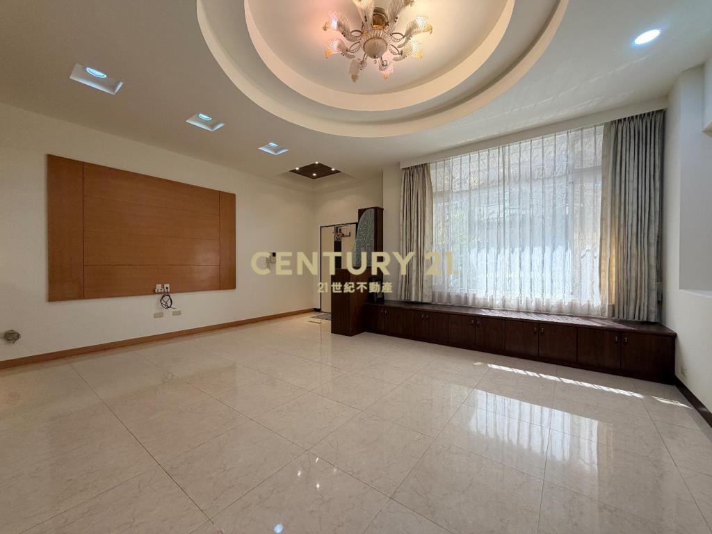 楊梅體育園區前院停車別墅