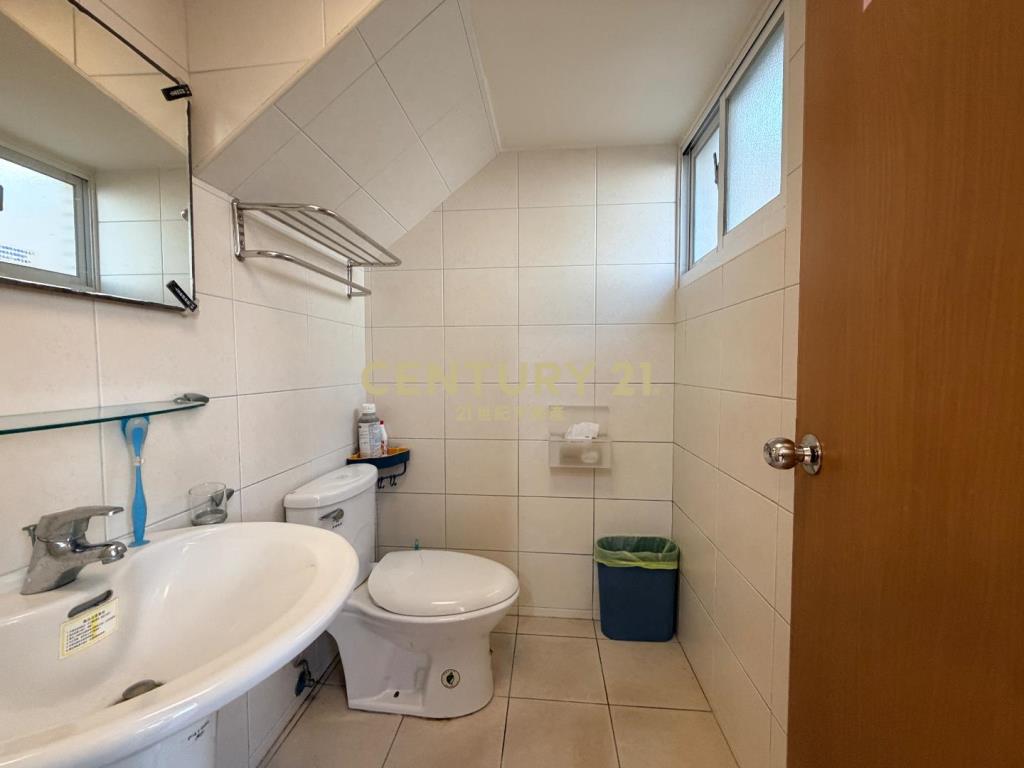 楊梅體育園區前院停車別墅