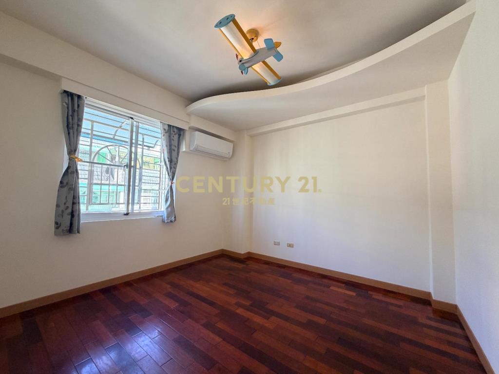 楊梅體育園區前院停車別墅