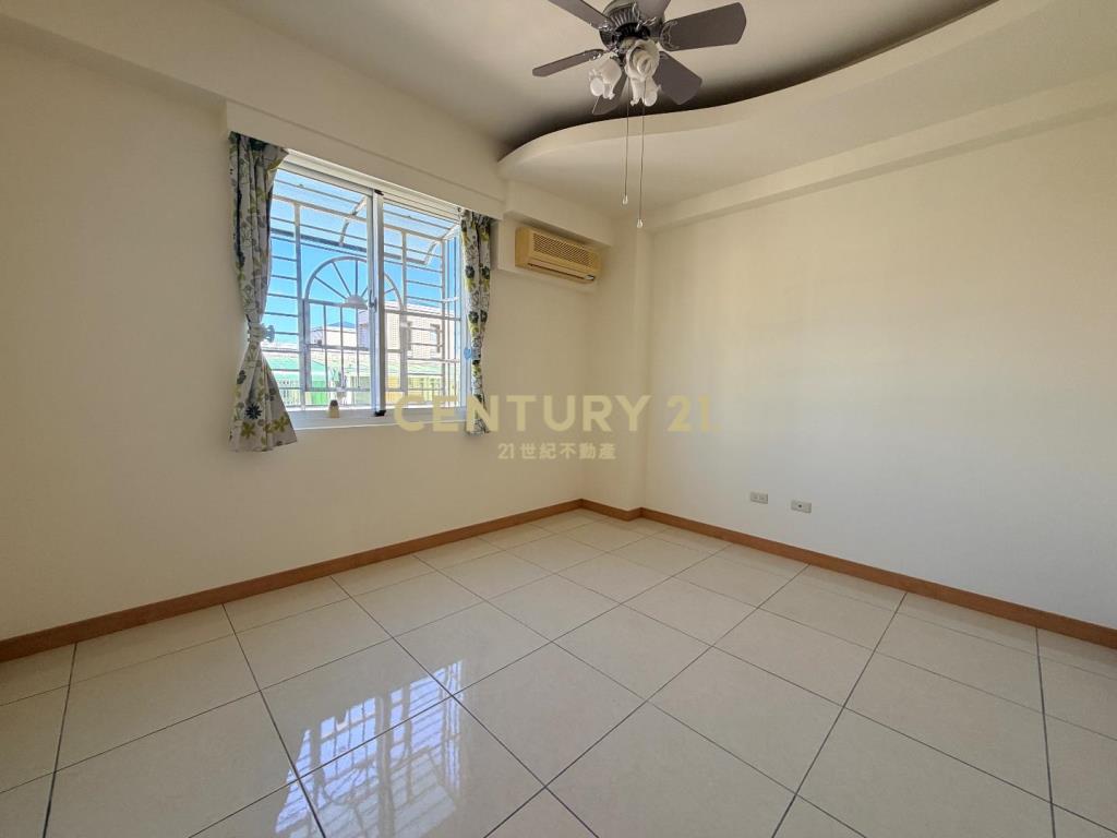 楊梅體育園區前院停車別墅