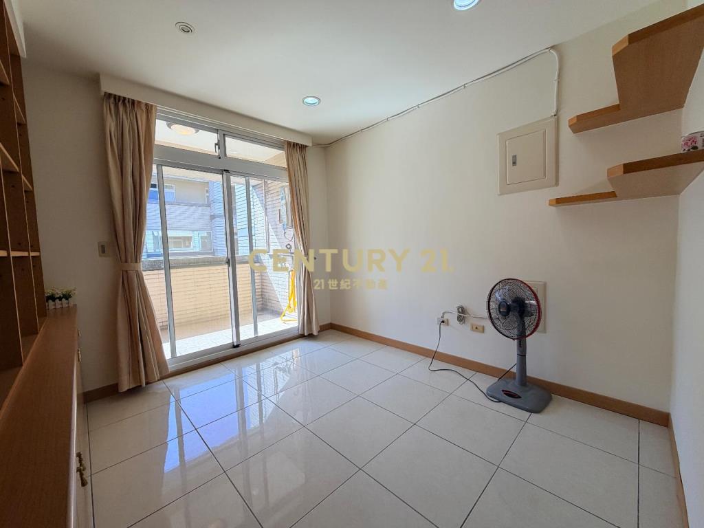 楊梅體育園區前院停車別墅