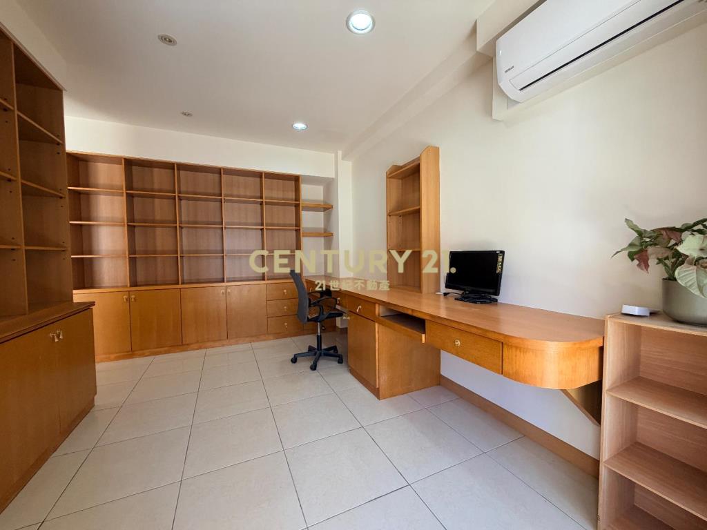 楊梅體育園區前院停車別墅