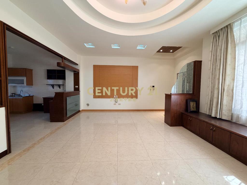 楊梅體育園區前院停車別墅