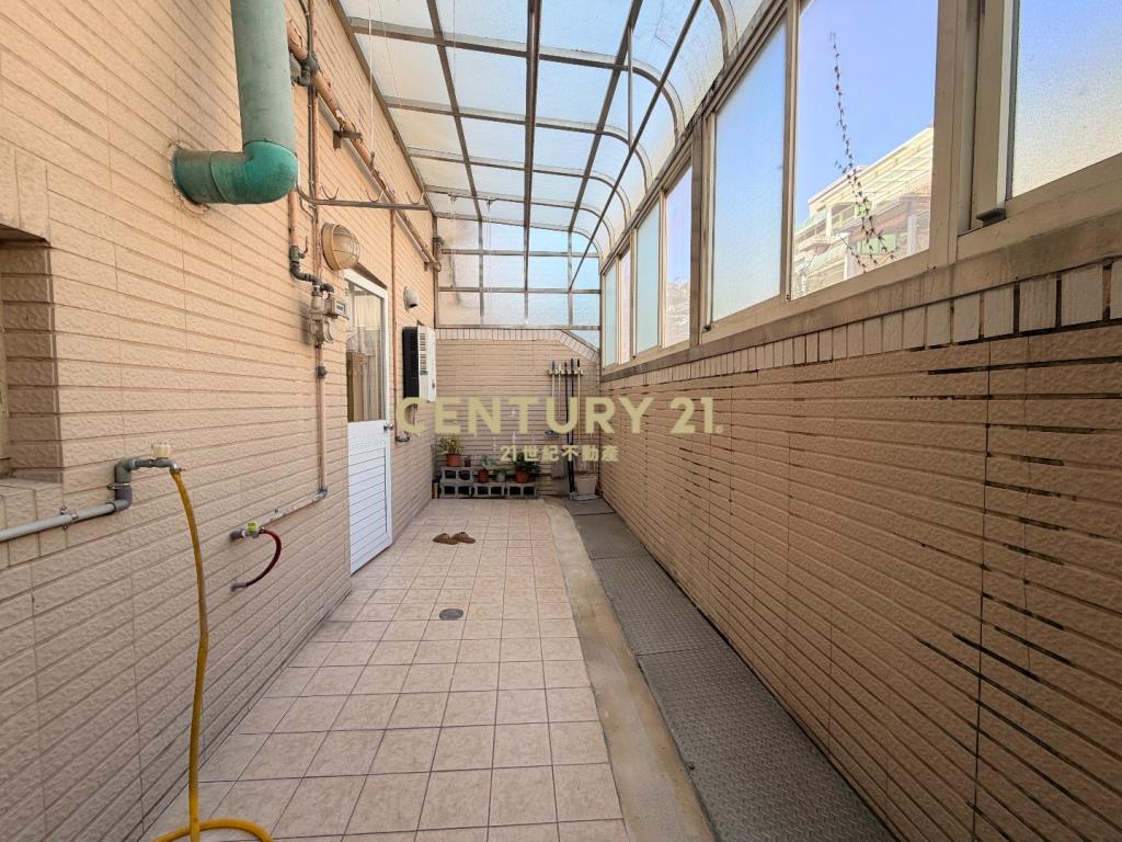 楊梅體育園區前院停車別墅