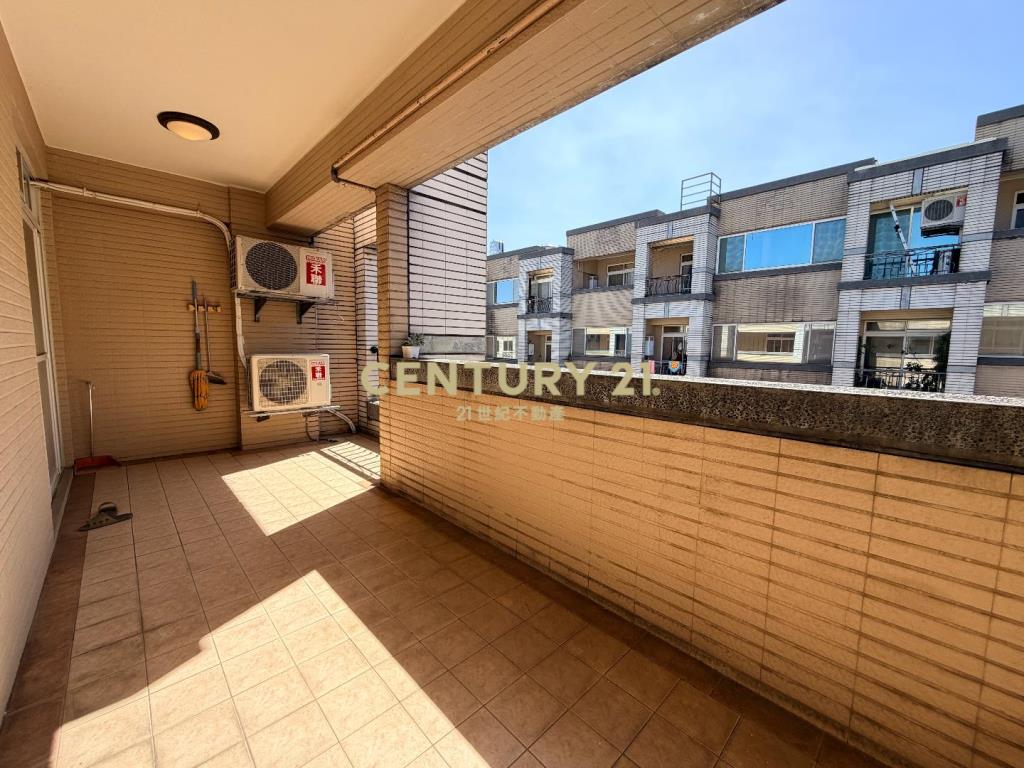 楊梅體育園區前院停車別墅