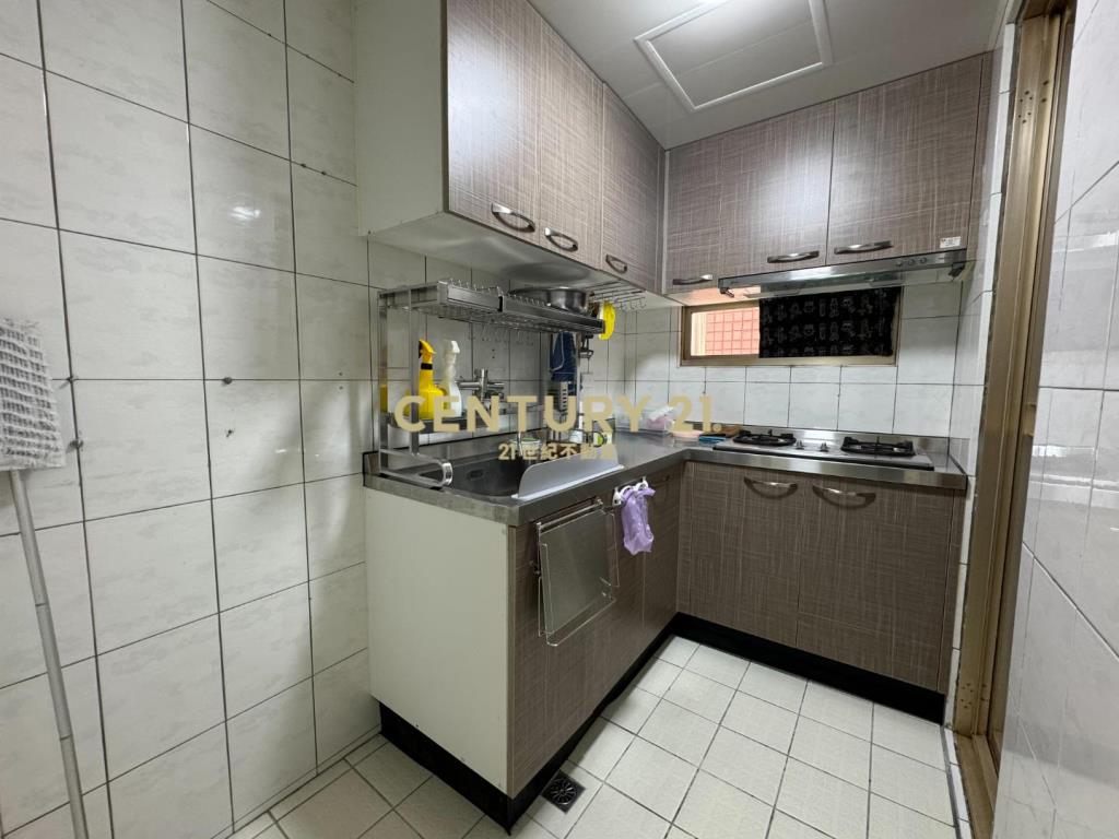 楊梅玫瑰村三房加車位有露臺