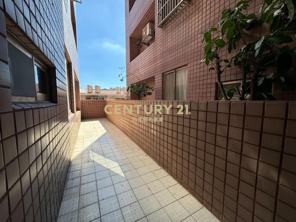 楊梅玫瑰村三房加車位有露臺